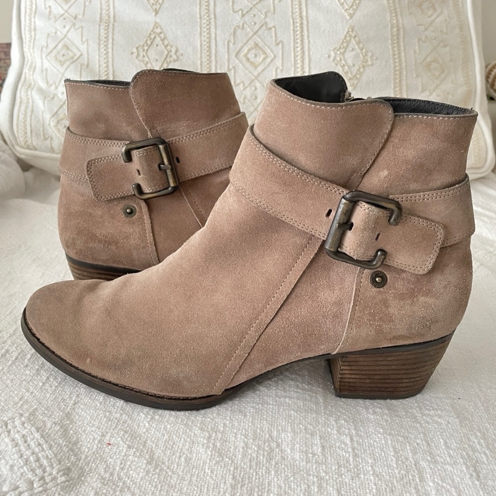 Paul Green Jano Moto Booties Beige Suede Buckle Chunky Heel Size 7, fit like 8.5 - Picture 5 of 14